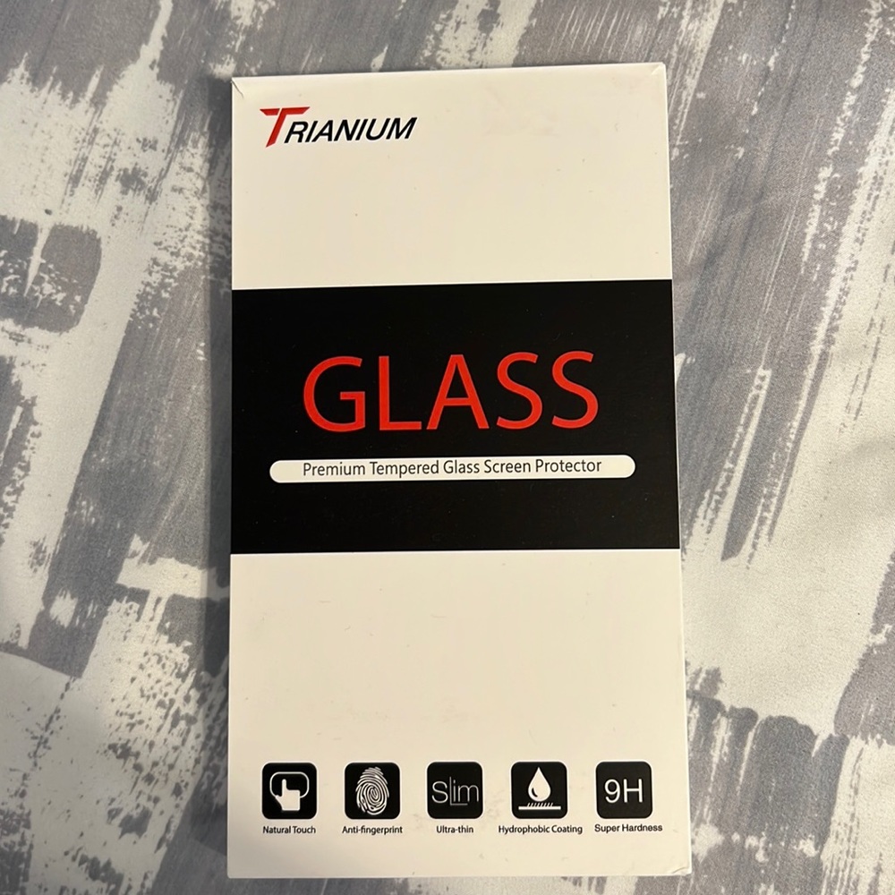 Pack of five iPhone XR, 11, 12, 12 Pro screen protectors